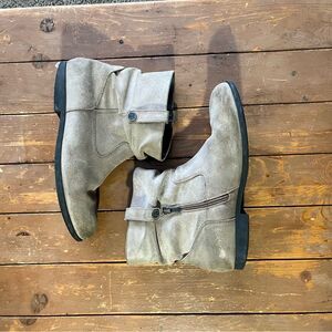 Birkenstock Sarnia Slouch Ankle Boots in Grey Waxed Suede